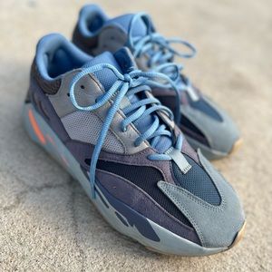 Yeezy 700 - Carbon Blue